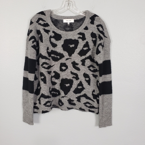 JOHN+JENN Leapord Print Striped Sleeve Semi Cropped Sweater Sz M - Picture 1 of 7